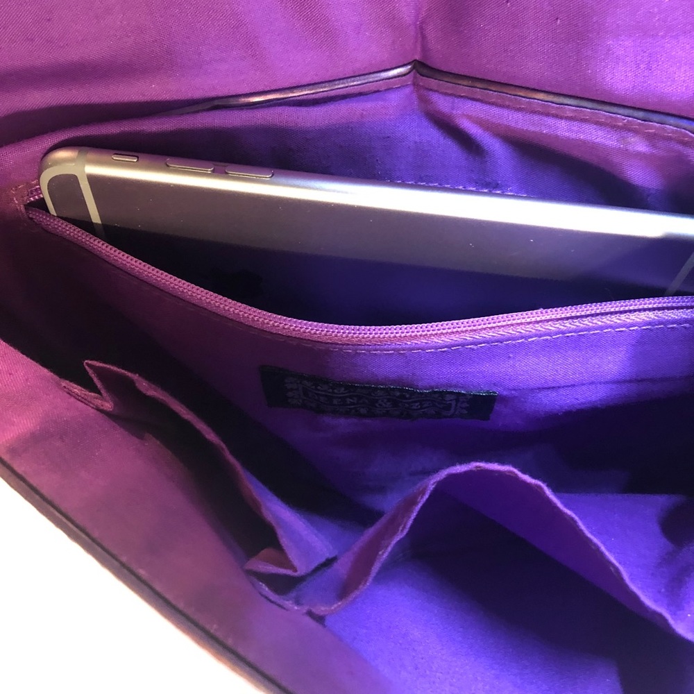 Deena & Ozzy purple holographic envelope clutch - Picture 4 of 5